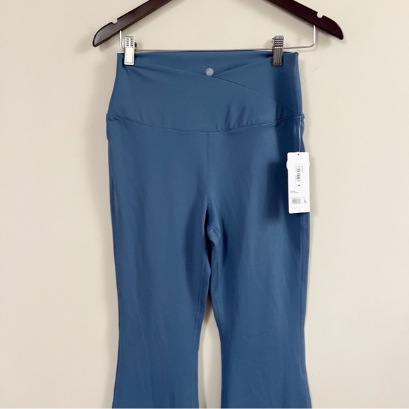 Yogalicious Lux Madison Crossover Waist 7/8 Flared Leggings Size Large Blue NEW - Picture 2 of 9
